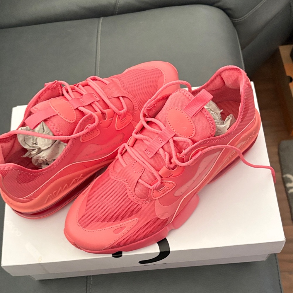 Nike Women's Coral Sneakers Max 270 - Picture 3 of 11